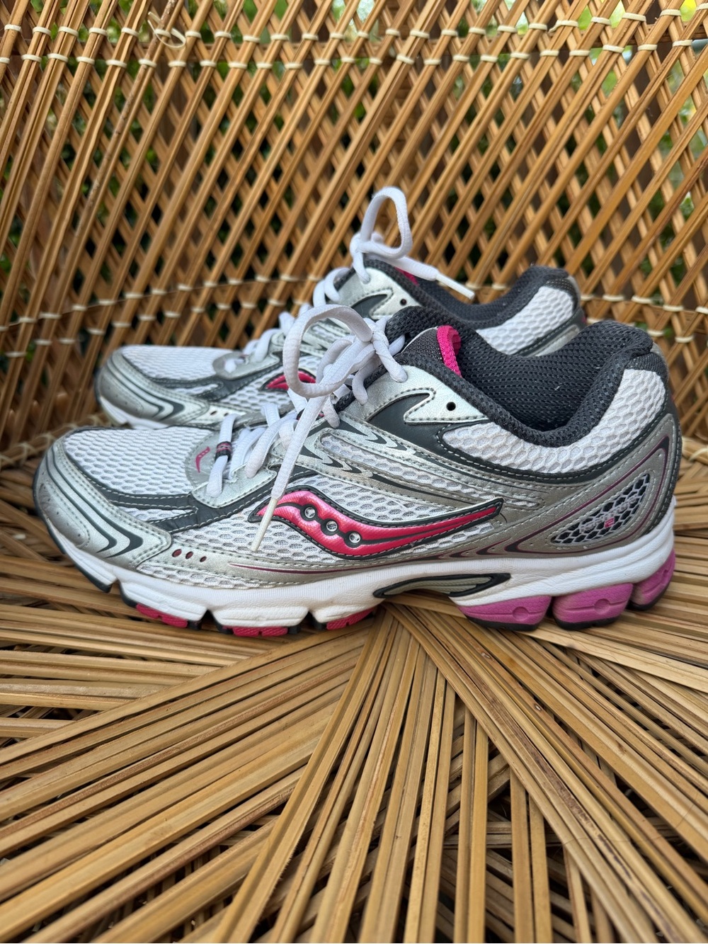 Saucony White, Silver & Pink Women's Running Shoes 9.5 - Picture 5 of 10